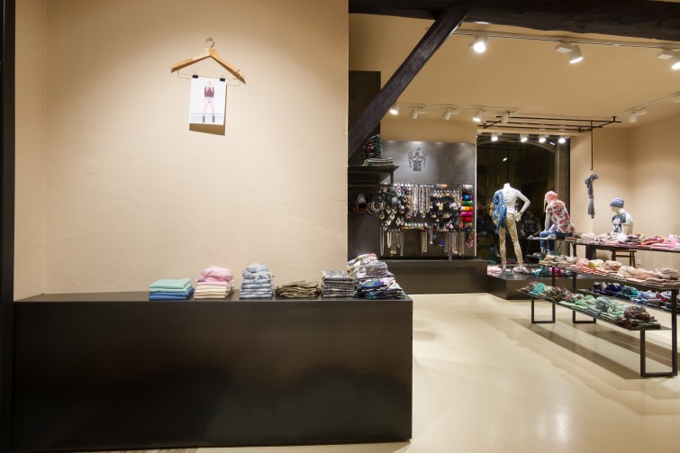 女裝精品店裝修設(shè)計-第6張圖片-上海古都建筑設(shè)計集團(tuán)